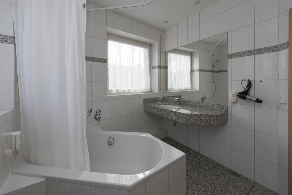 Hotel Gasthof Zum Storch Schlüsselfeld Extérieur photo